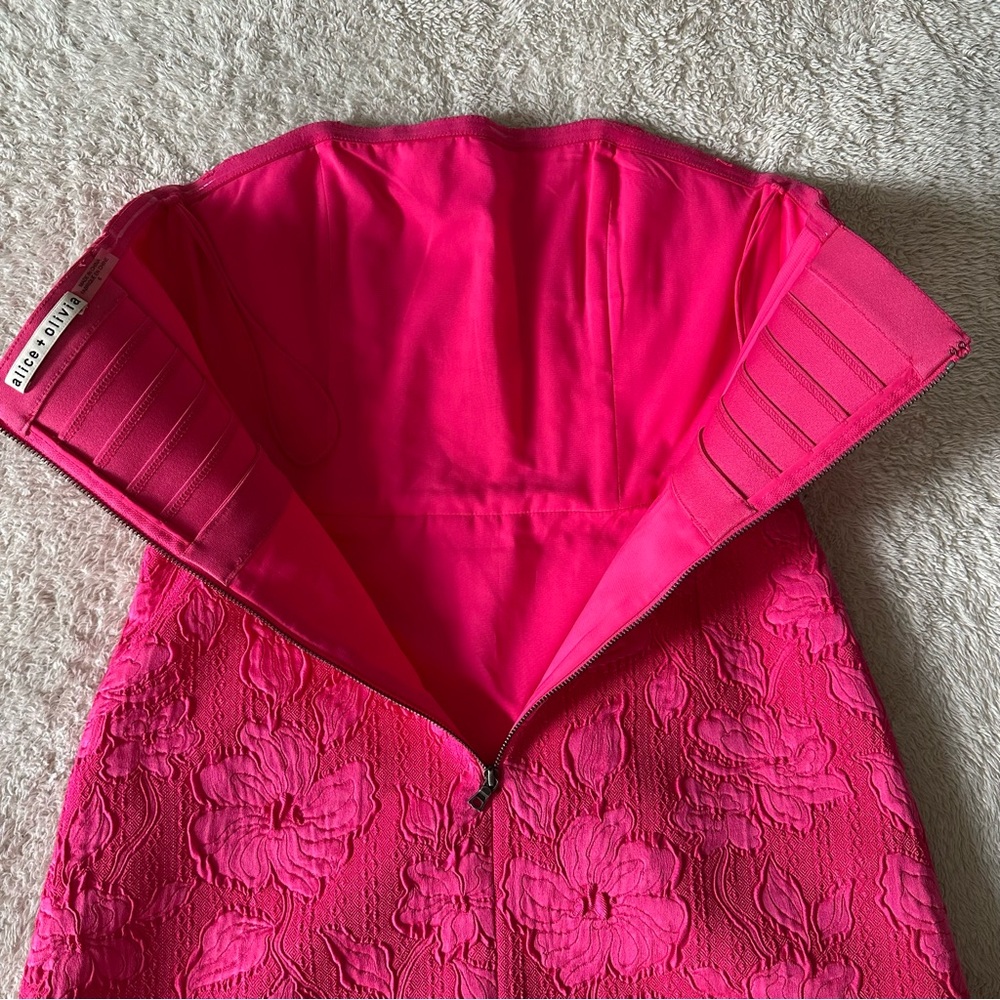 ALICE + OLIVIA Perla Boned Strapless Pleated Dress in Hot Pink sz 6 - Picture 11 of 14